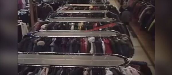 Антилайфхак: женщина подменила старую шубу на новую, но ненадолго - видео - Sputnik Беларусь