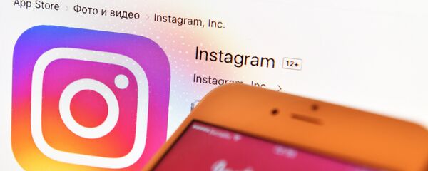 Иконка социальной сети Instagram на экране ноутбука - Sputnik Беларусь