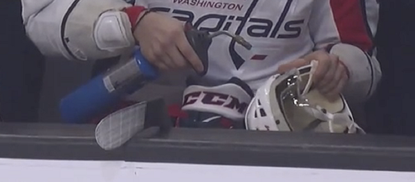 Овечкин достал паяльную лампу во время матча и починил шлем - Sputnik Беларусь