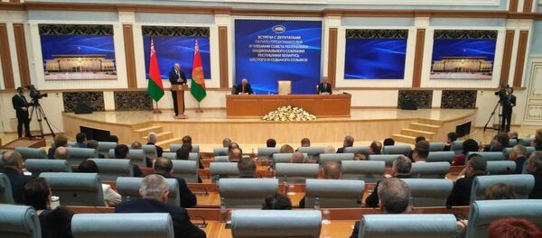 Лукашэнка сустракаецца з дэпутатамі Лукашэнка сустракаецца з дэпутатамі - Sputnik Беларусь