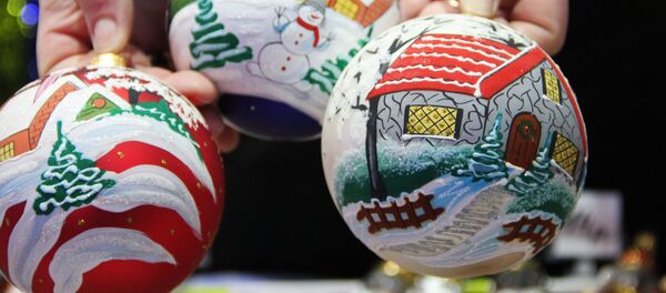 Навагоднія ўпрыгажэнні з Камароўкі Навагоднія ўпрыгажэнні з Камароўкі - Sputnik Беларусь