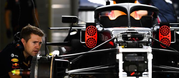 Болид Формулы-1 в боксах, архивное фото - Sputnik Беларусь