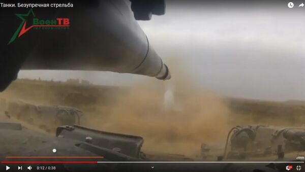 Против мин и наземных целей: как отстрелялись борисовские танкисты - видео - Sputnik Беларусь