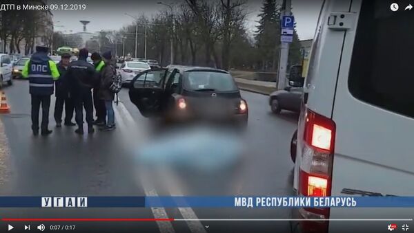Пожилую минчанку утром сбили две машины – видео с места ДТП - Sputnik Беларусь