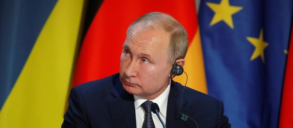 Уладзімір Пуцін на прэс-канферэнцыі ў Парыжы па выніках саміту ў нармандскім фармаце Уладзімір Пуцін на прэс-канферэнцыі ў Парыжы па выніках саміту ў нармандскім фармаце - Sputnik Беларусь