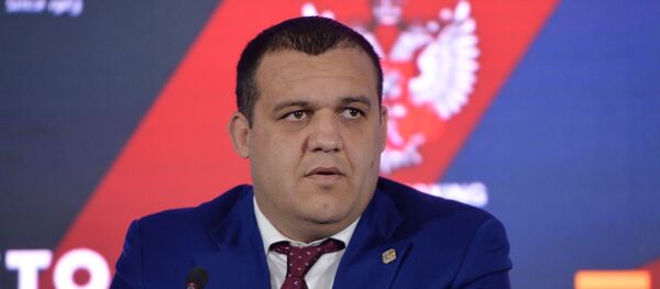 Генеральный секретарь Федерации бокса России Умар Кремлев Генеральный секретарь Федерации бокса России Умар Кремлев - Sputnik Беларусь