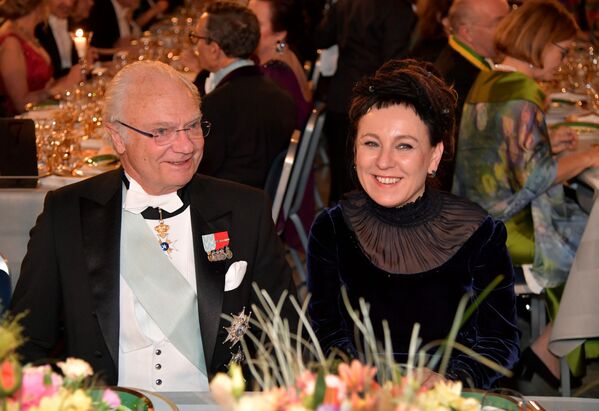 Король Швеции Карл XVI Густав и польская писательница, лауреат Нобелевской премии по литературе 2018 года Ольга Токарчук - Sputnik Беларусь