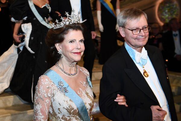 Королева Швеции Сильвия и Карл-Хенрик Хелдин, председатель правления Нобелевского фонда - Sputnik Беларусь