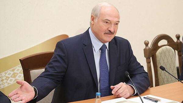 Президент Беларуси Александр Лукашенко в БГМУ - Sputnik Беларусь