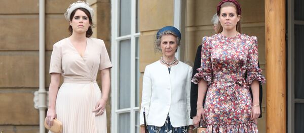 Принцесс Евгению и Беатрис изгнали из дворца вслед за их отцом - Sputnik Беларусь