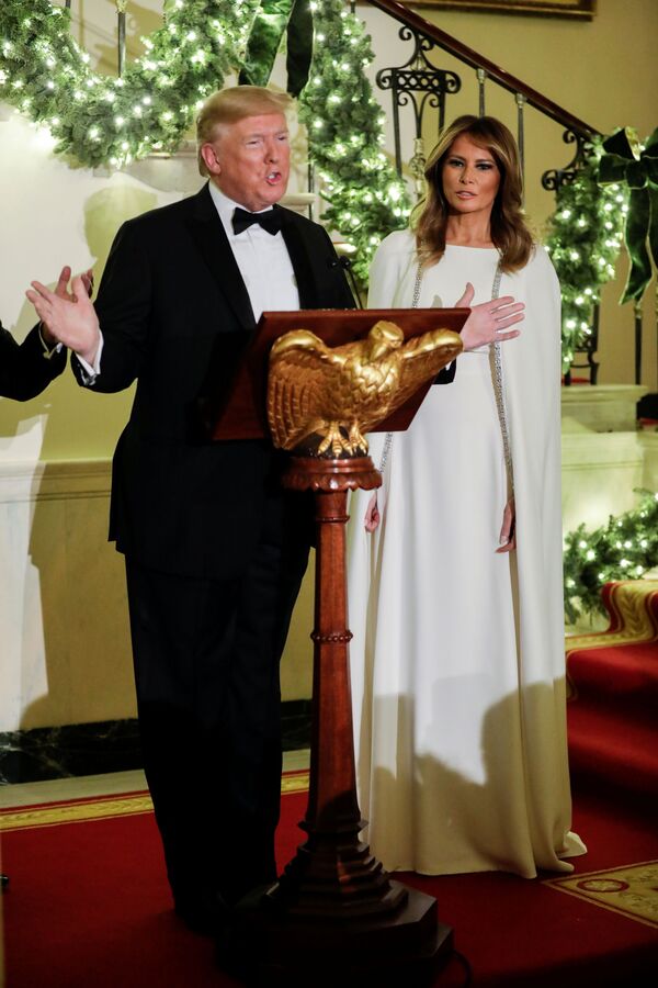 Меланию Трамп высмеяли из-за выбора странного платья на балу Конгресса - Sputnik Беларусь