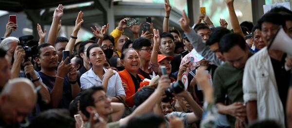 Первый крупный митинг за пять лет прошел в Таиланде - Sputnik Беларусь