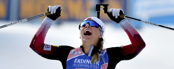 Тириль Экхофф выиграла гонку преследования на этапе КМ по биатлону в Австрии - Sputnik Беларусь