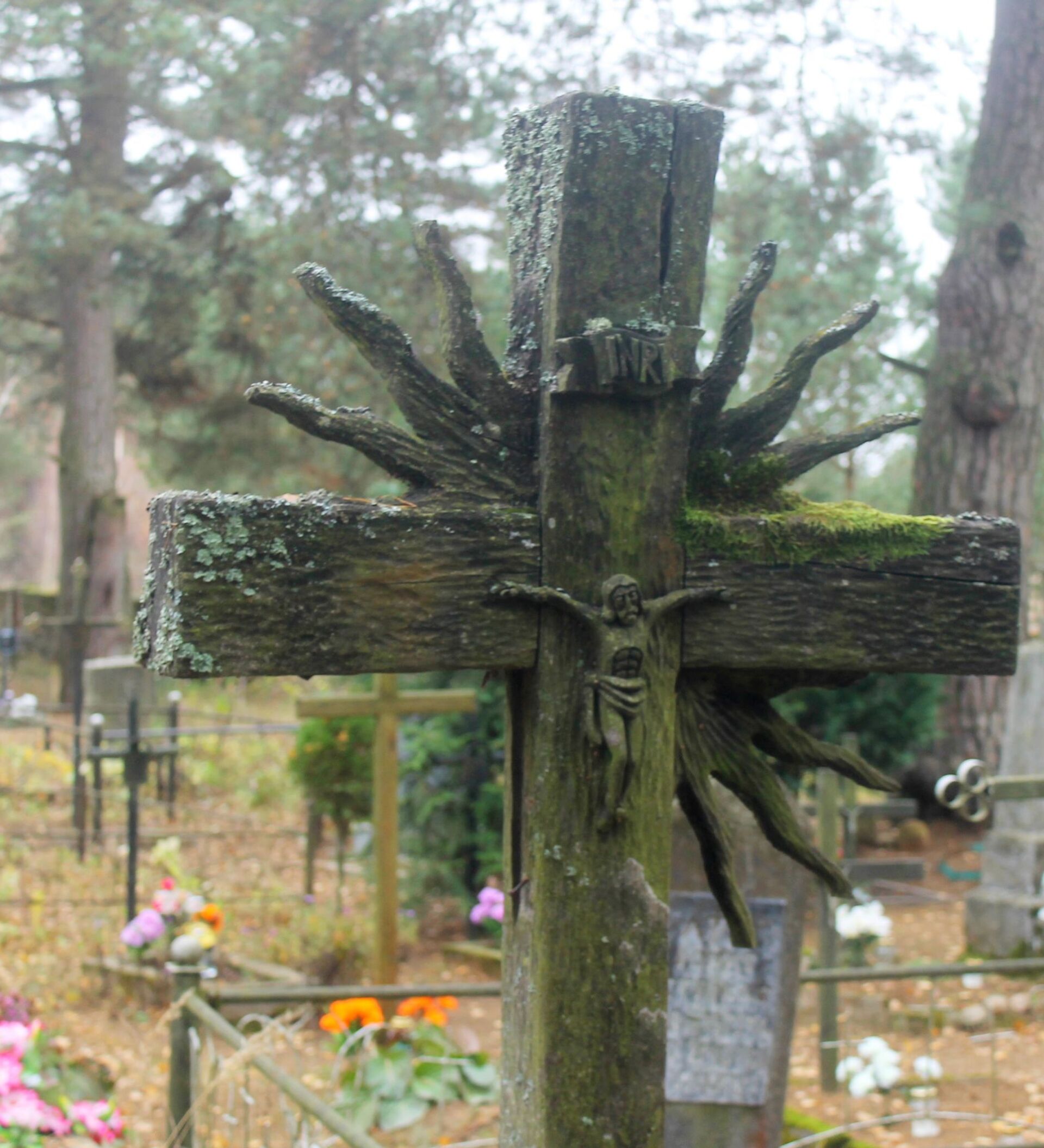 Установка креста на могиле согласно христианским ритуалам | ПАМЯТНИКИ aikimaster.ru