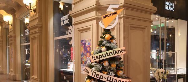 Елка Sputnik у ГУМе Елка Sputnik у ГУМе - Sputnik Беларусь