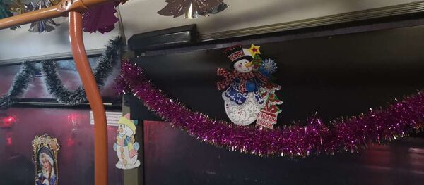 Трамваи в Витебске украсили к Новому году Трамваи в Витебске украсили к Новому году - Sputnik Беларусь