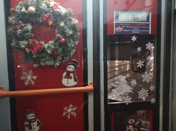 Фотофакт: некоторые витебские трамваи украсили к Новому году - Sputnik Беларусь