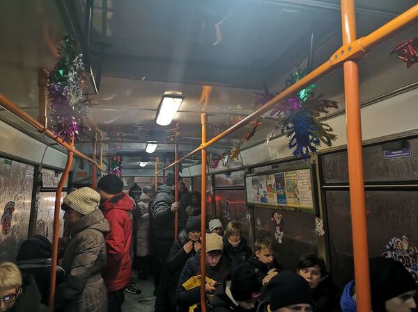Фотофакт: некоторые витебские трамваи украсили к Новому году - Sputnik Беларусь