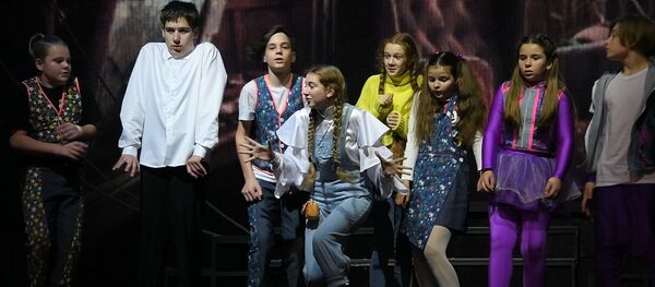 Sputnik поздравил своих друзей из семейного инклюзивного театра i - Sputnik Беларусь