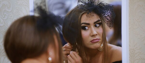 Девушка готовится к вечеринке - Sputnik Беларусь