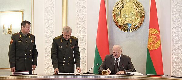 Лукашэнка ўхваліў новы план абароны Беларусі Лукашэнка ўхваліў новы план абароны Беларусі - Sputnik Беларусь