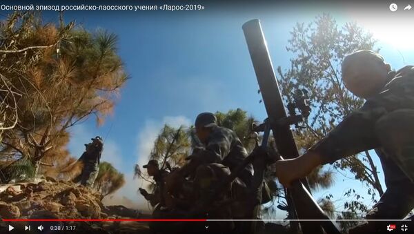 Как российские военные тренировались на учениях в Лаосе - видео - Sputnik Беларусь