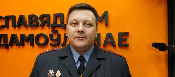 Афіцыйны прадстаўнік УУС Мінаблвыканкама Сяргей Чабатароў Афіцыйны прадстаўнік УУС Мінаблвыканкама Сяргей Чабатароў - Sputnik Беларусь