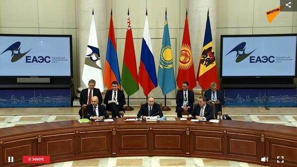 Владимир Путин принимает участие в заседании ВЕЭС - Sputnik Беларусь