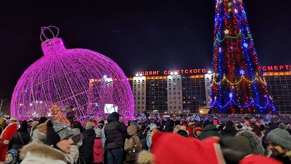 В Витебске зажгли главную елку - Sputnik Беларусь
