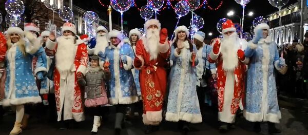 Відэафакт: у Віцебску запалілі галоўную гарадскую ёлку Відэафакт: у Віцебску запалілі галоўную гарадскую ёлку - Sputnik Беларусь