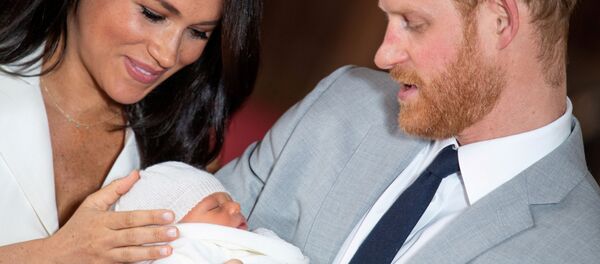 Меган Маркл и принц Гарри со своим сыном Арчи - Sputnik Беларусь