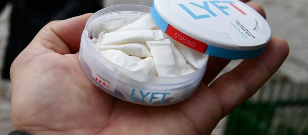 Снюс - это бездымный табачный продукт, который выпускается в разных формах и применяется как жевательный табак - Sputnik Беларусь