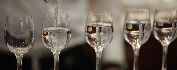 Водка в рюмках, архивное фото - Sputnik Беларусь