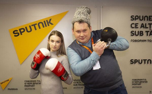 Сотрудники Sputnik Молдова во время флешмоба в поддержку Sputnik Эстония. - Sputnik Беларусь