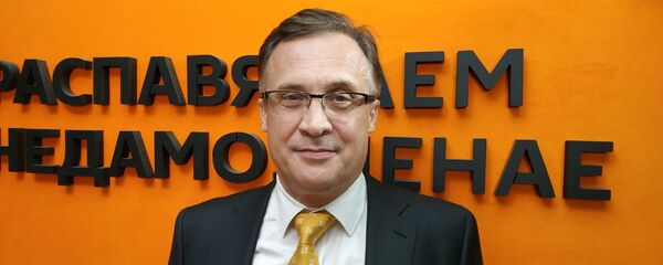 Глава комиссии по международным делам нижней палаты белорусского парламента Андрей Савиных - Sputnik Беларусь