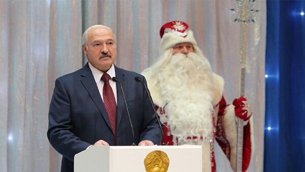 Александр Лукашенко на новогоднем празднике во Дворце Республики - Sputnik Беларусь