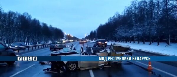 Мужчина прибыл к попавшему в ДТП сыну, но сам погиб под колесами фуры - Sputnik Беларусь