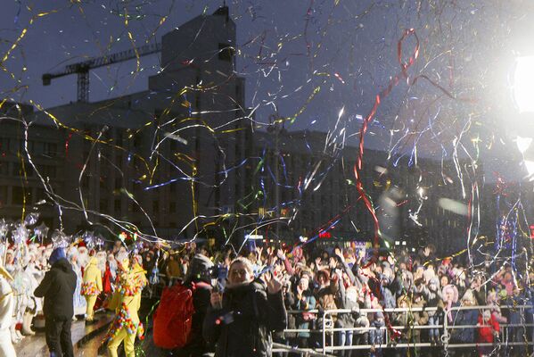 Новогоднее веселье охватило всех участников и зрителей - Sputnik Беларусь