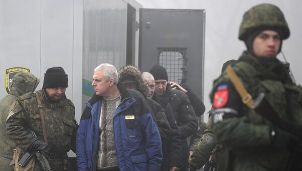 Донбасс и Киев проводят обмен пленными - Sputnik Беларусь