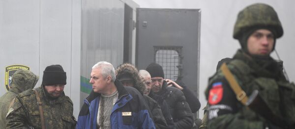 Донбасс и Киев проводят обмен пленными - Sputnik Беларусь