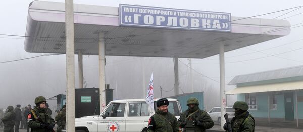 Представители ДНР на КПП на окраине города Горловка в Донецкой области - Sputnik Беларусь