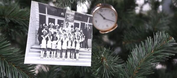 Припять увидела новогоднюю елку впервые после аварии на ЧАЭС - видео - Sputnik Беларусь