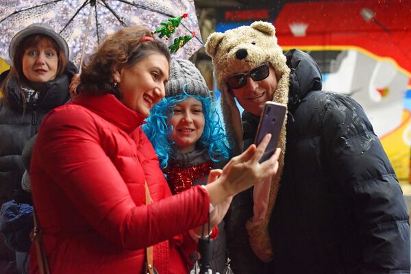 Новогоднее селфи с родителями - Sputnik Беларусь