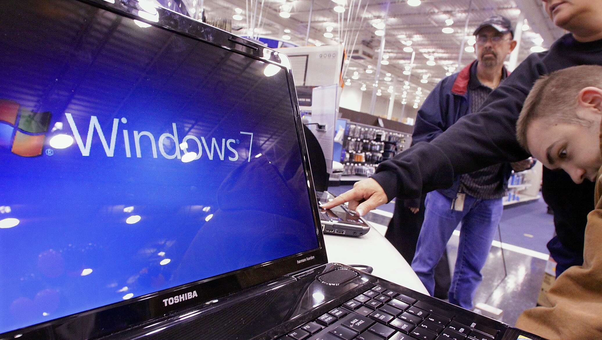 Майкрософт перестает. Microsoft прекращает поддержку Windows 7. Компания Майкрософт прекращает поддержку виндовс 7. РБК комп.