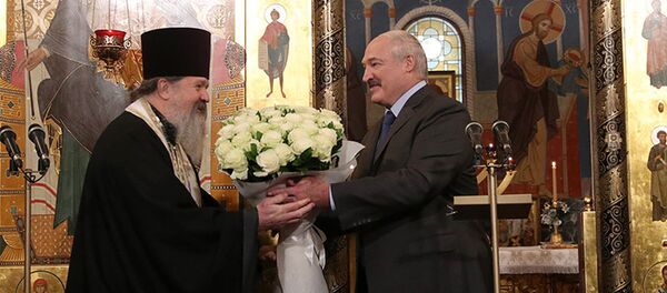 Президент Беларуси Александр Лукашенко в Рождество посетил храм в честь иконы Божией Матери Державная - Sputnik Беларусь