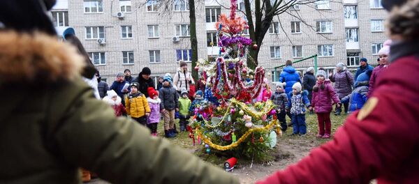 Гомельские дворы превращаются в площадки для соседских вечеринок - Sputnik Беларусь