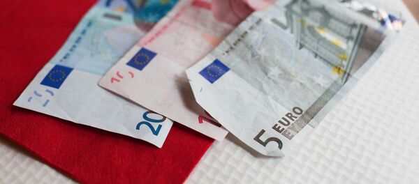 Еўракамісія: візы для беларусаў могуць патаннець да 35 еўра ўжо ў чэрвені Еўракамісія: візы для беларусаў могуць патаннець да 35 еўра ўжо ў чэрвені - Sputnik Беларусь