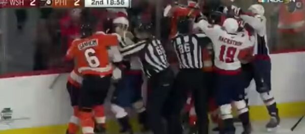 Овечкин применил силовой прием в матче НХЛ и спровоцировал драку - Sputnik Беларусь