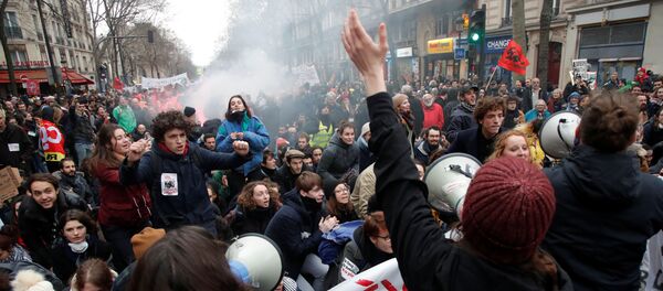 Протесты в Париже - Sputnik Беларусь