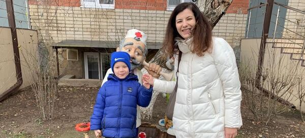 Миша Якимчик наконец встретился с мамой - Sputnik Беларусь